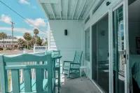 Tranquil condo 129 with AC in charming Cedar Key