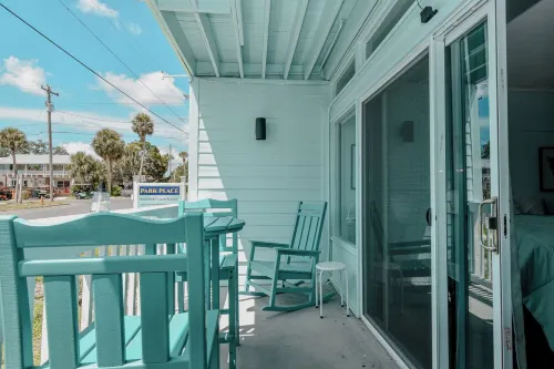Tranquil condo 129 with AC in charming Cedar Key