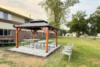 Super 8 by Wyndham Whitewater WI Hotels in Fort Atkinson