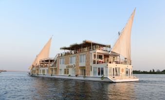 Azhar Dahabiya luxury suites