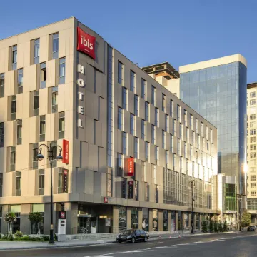 Ibis Baku City Отели рядом с достопримечательностью «Крепость Рамана»