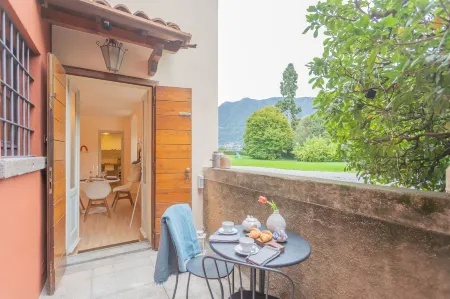 La Piazza di Cernobbio - Near the Lake