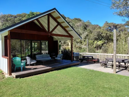 Te Mata Lodge Отели рядом с достопримечательностью «Pepper Tree Nursery»