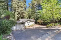 Masood's Lodge Hotels near Loch Lomond Recreation Area