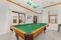 6 Bedroom home, private pool, person Hot tub, Waterfront Views, and more!😍