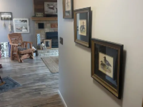 Lovely location close to the lake and downtown Lake CIty & Several beaches. 米索基縣酒店