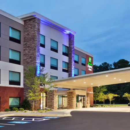 Holiday Inn Express & Suites FAYETTEVILLE by IHG