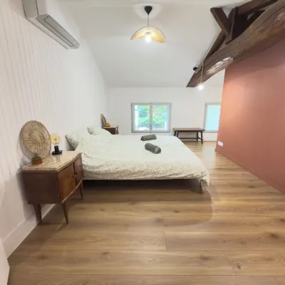 House in the Heart of the Saint-Emilion Vineyards Hotels in Neac