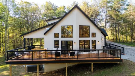 Lavish New Lodge Surrounded by Nature in Hocking Hills - Lodge 1