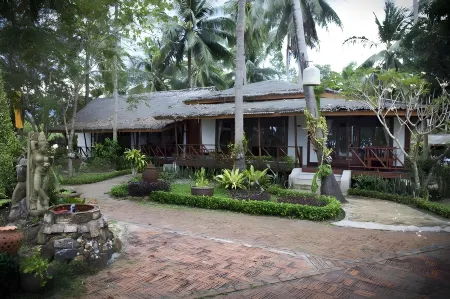 Lipa Lodge Beach Resort