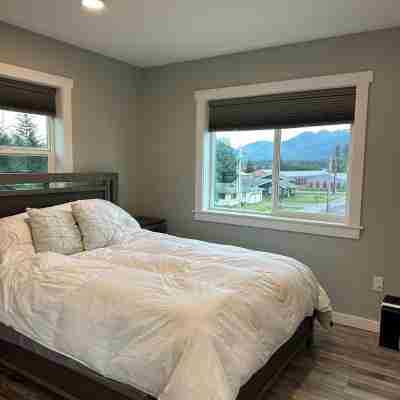 Water and mountain view’s in charming Juneau Rooms