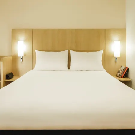 Ibis Versailles Château