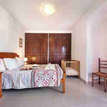 Spacious 4 Bedroom Villa, Private Pool, Free Air Conditioning and Wifi Rooms