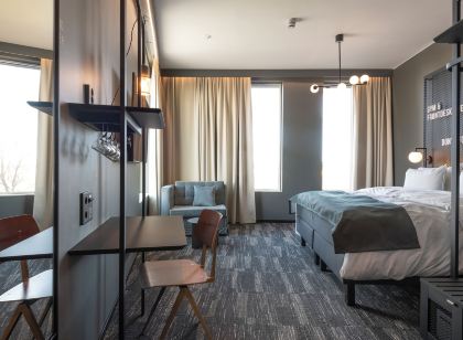 Quality Hotel The Box