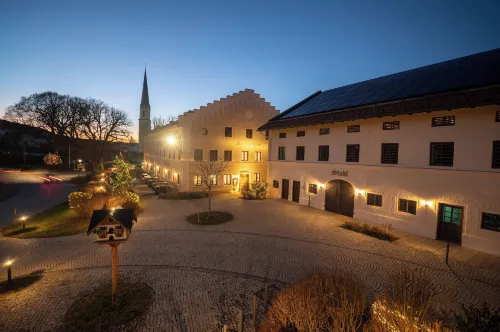 Landhotel Alte Zollstation- Historical Building Hotels in Eggstätt
