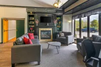 Black Bear Inn, Ascend Hotel Collection - parking