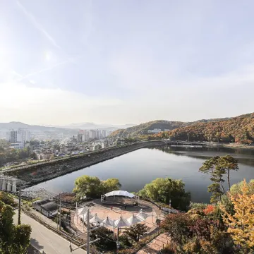 Namyangju Lake Drive-in Motel Отели рядом с достопримечательностью «Гробница Сарын»