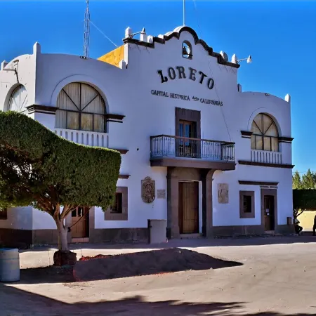 Escape To An Ocean Front Five Star Paradise : A 10 minute walk into Loreto