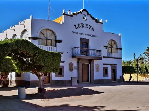 Escape To An Ocean Front Five Star Paradise : A 10 minute walk into Loreto