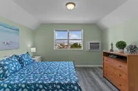 "Sand Dollar Suites" Suite 6: A Short Stroll from Our Sandy Shores!