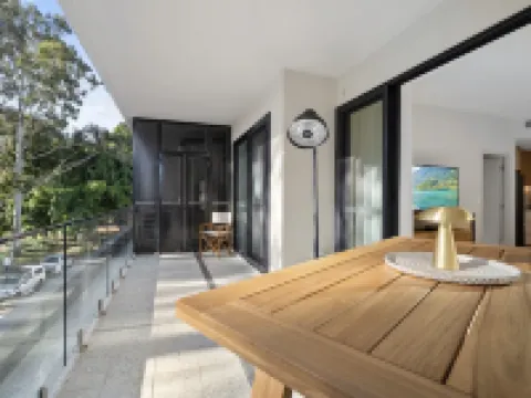 Stylish 1-bed Apartment With Rooftop Access Hotels in Burswood