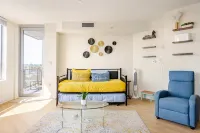 ดีทีเอสเอส ลักซ์แพด 2 ห้องนอน 2 ห้องน้ำ พร้อมสระว่ายน้ำบนดาดฟ้า วิวดีซี เลานจ์