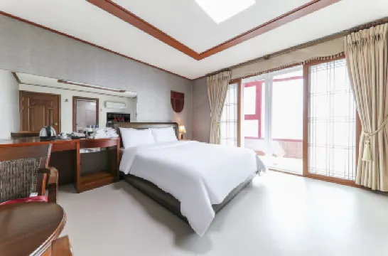 The Sea of Jeju Dream โรงแรมใกล้ห้องสมุด Aewol Public Library