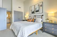 Condo w/ Mountain Views in Heart of Downtown! - balcony