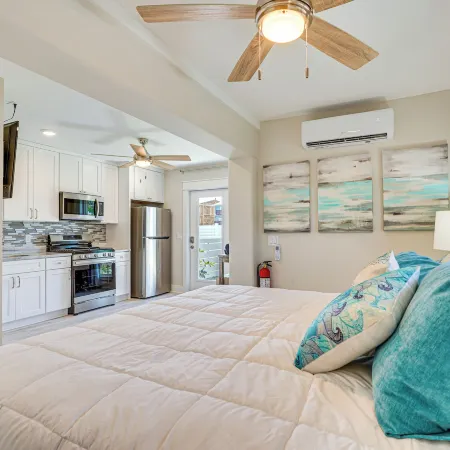 Rooftop Deck & Hot Tub: Mexico Beach Home!