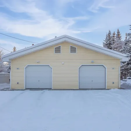 2BR Home w/ Fireplace, Streaming, Dogs Allowed Hotels in Fairbanks