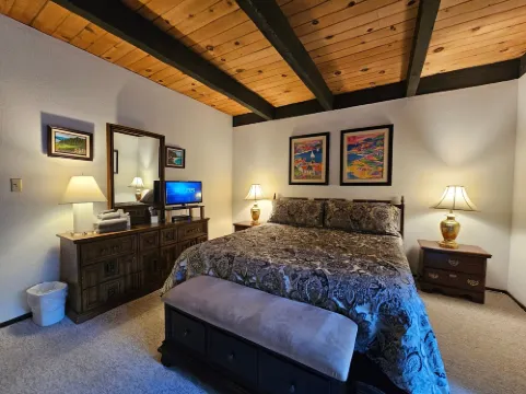 Forest View Townhouse 3 Bedroom Home by RedAwning