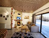 Cozy 3 bedrooms Chalet fit up to 8 pers with Panoramic terrace & Cheminée (pool)