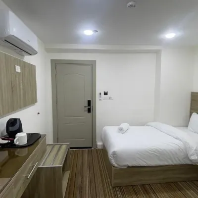 Petra Desert Hotel Hotels near مسجد الضهرة