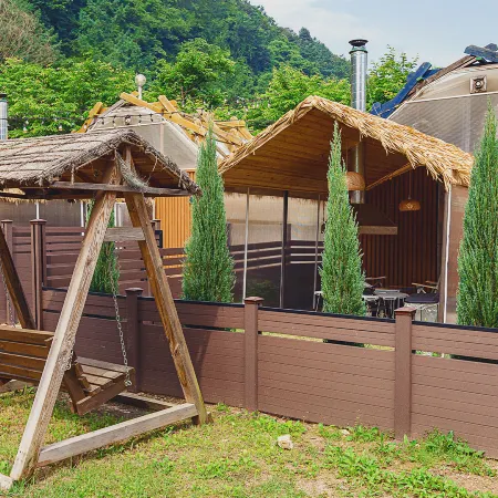 Gapyeong Ohave Glamping Отели рядом с достопримечательностью «Мемориал вооруженным силам Канады в Капхёне»
