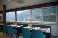 Amritara Chakra River Resort (Closest Luxury Resort to Neelkanth Temple) - Morgenmad