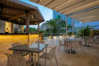 Courtyard by Marriott Santa Marta Resort - bar