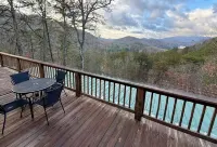 Tara's Treehouse: Another Day in Paradise - Views of the Mountain & Lake Burton