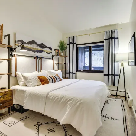 Pool and Ski-in Access Copper Mountain Condo!