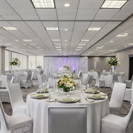 Holiday Inn & Suites OVERLAND PARK-WEST by IHG
