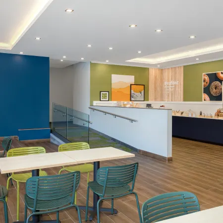 Spark by Hilton Montreal Midtown