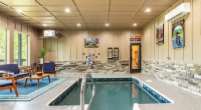 漫步嶺小屋 無盡的設施和樂趣 室內泳池和熱水浴缸 A+ 街機遊戲室