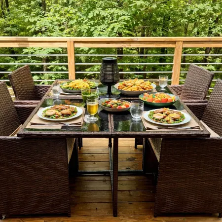 Romantic Cabin: Hot Tub, Fire Pit, Indoor & Outdoor Living, EV Charger