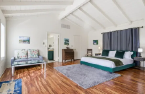 Pool, Foosball, Pool Table, Basketball Family Friendly, blocks from the beach!