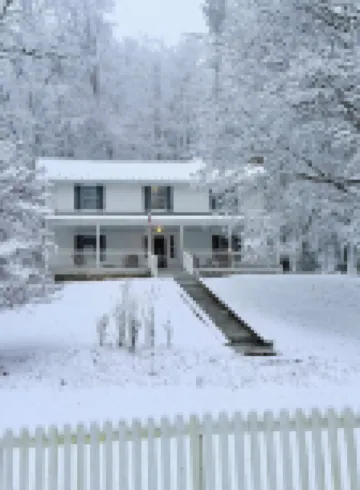 No Fee Luxurious 1885 Farmhouse: Horses, Goats, & Fresh Eggs