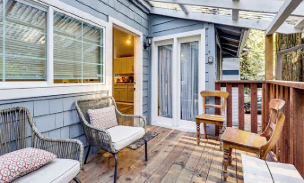 Russian River Retreat! Woodsy Guerneville Bungalow