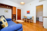 Apartment and Rooms Biserka - شرفة