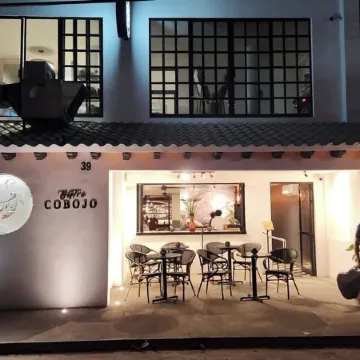 The Bird’s Nest Studio: Steps from the Beach