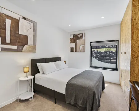 Stylish Home with Outdoor Area & Spectacular Views Hotels in Sorell