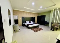 Monarchs Luxury Palace Hotel - Wifi
