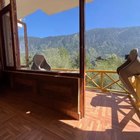 Yolo Social - the Social House & Cowork - Manali